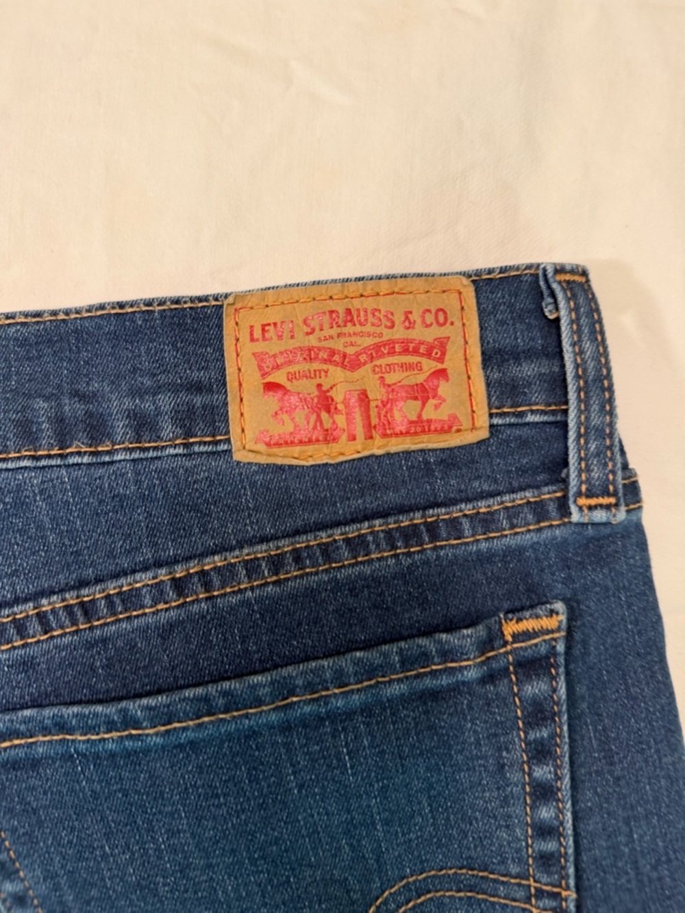 Levi's 414 Classic Straight Women's Denim in Medium-Dark Blue - Picture 6 of 7